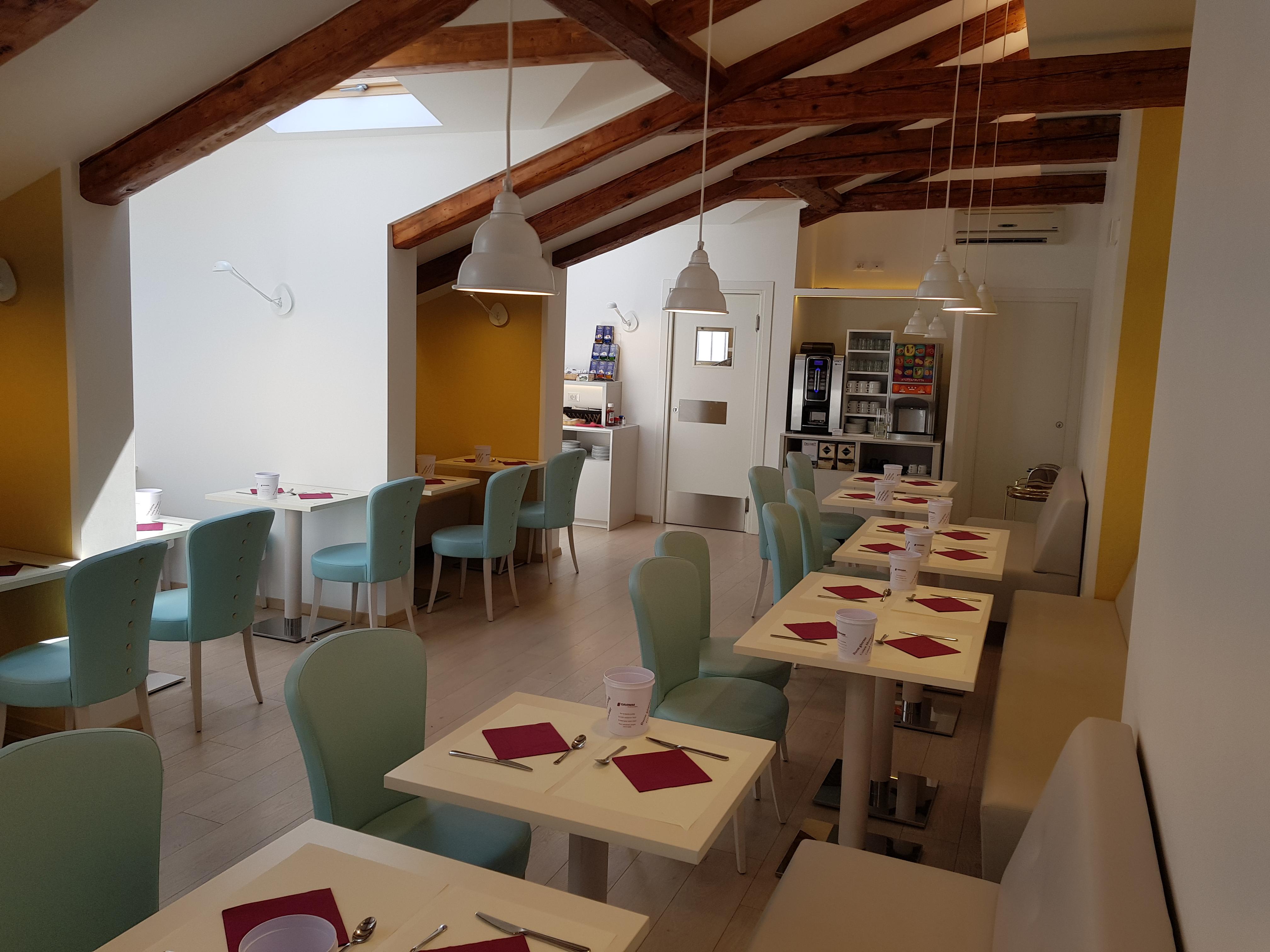 Hotel Roma Trieste Luaran gambar