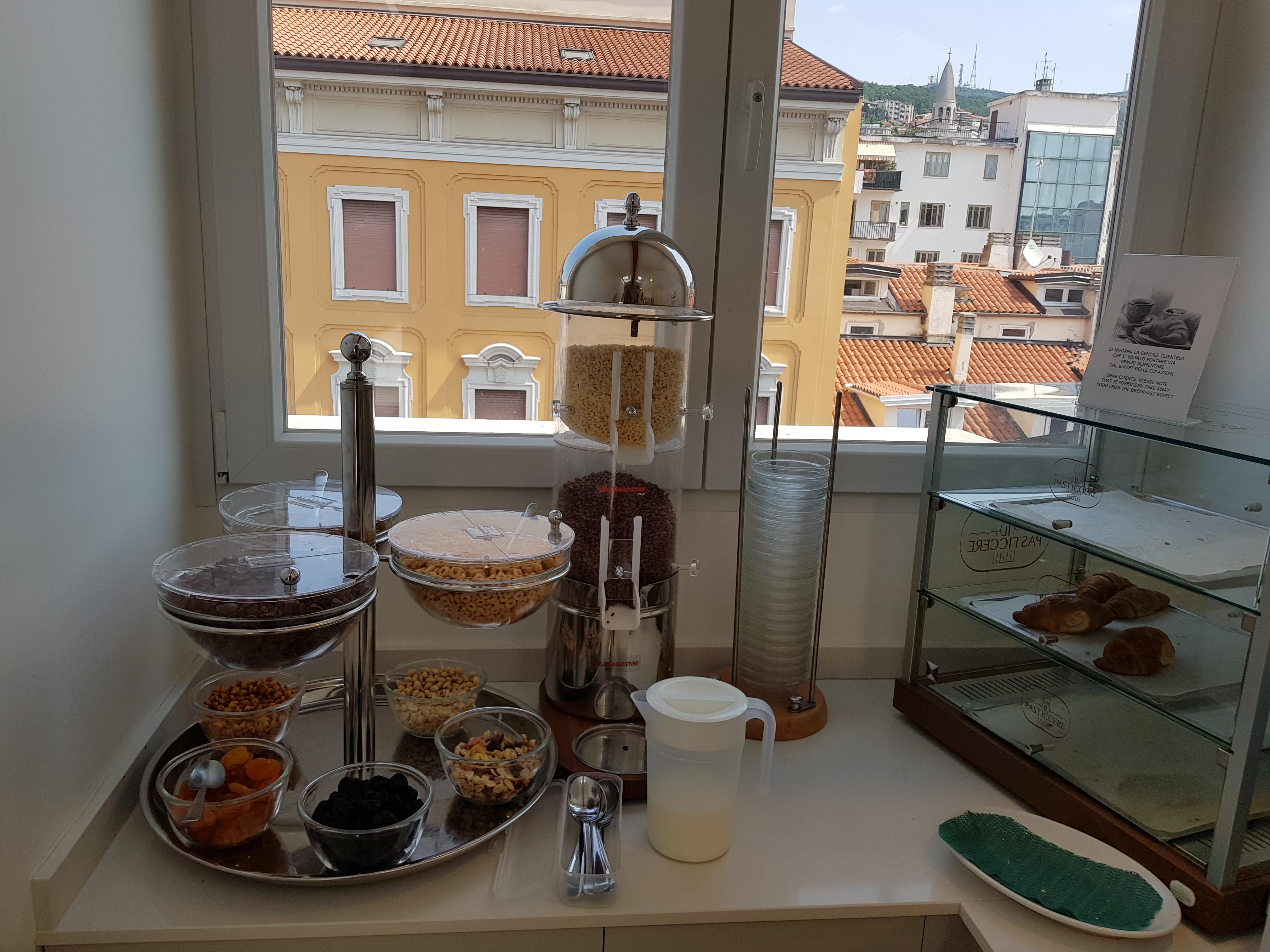 Hotel Roma Trieste Luaran gambar
