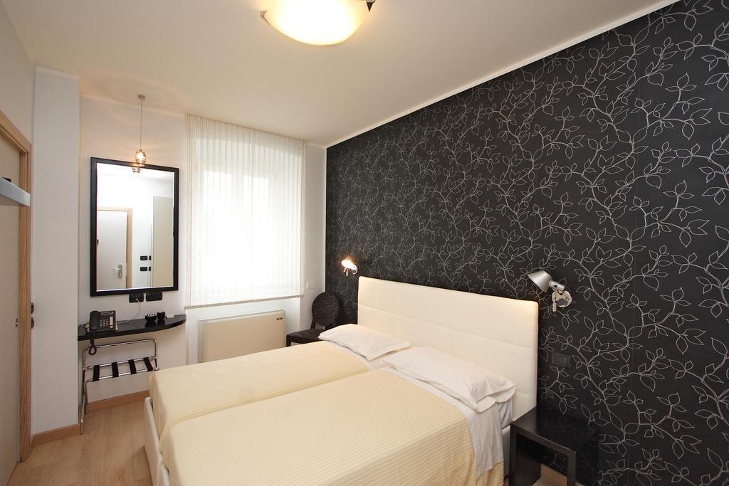 Hotel Roma Trieste Luaran gambar