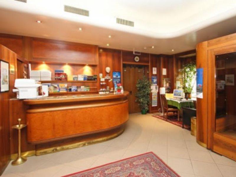 Hotel Roma Trieste Luaran gambar
