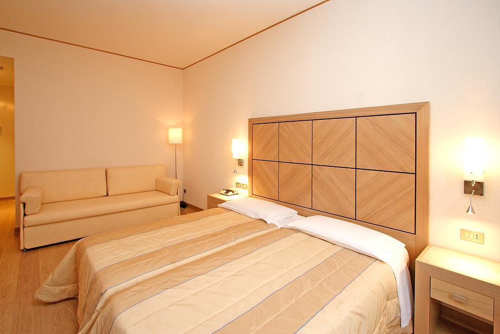Hotel Roma Trieste Luaran gambar