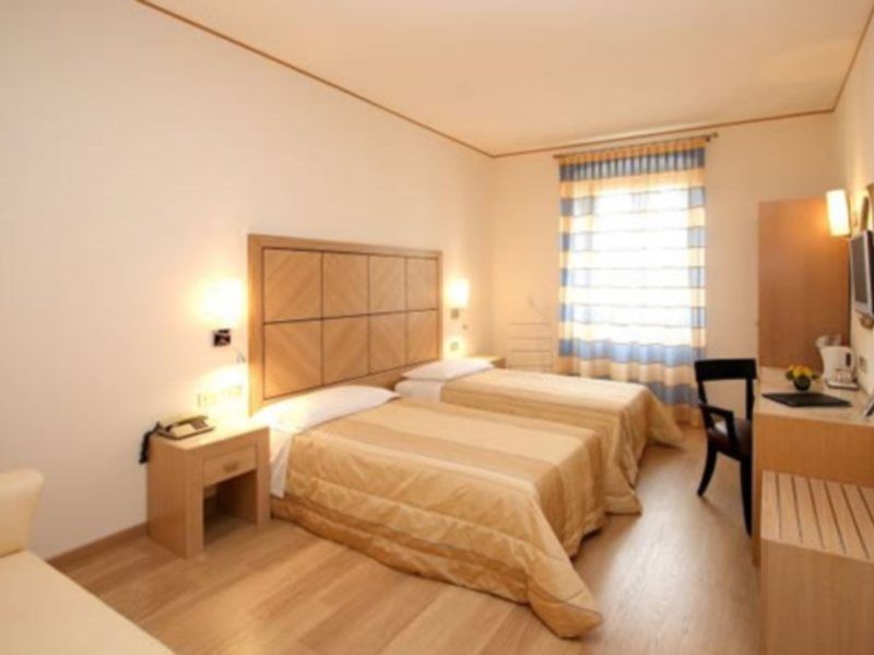 Hotel Roma Trieste Luaran gambar