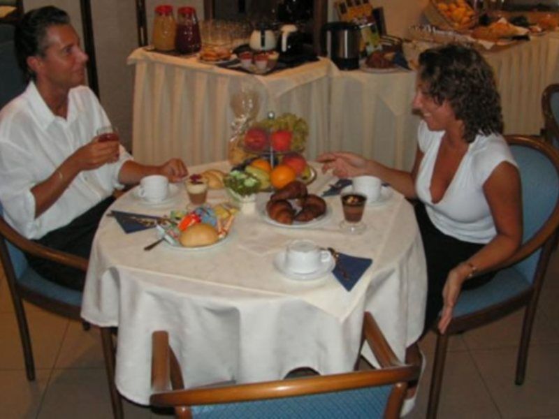 Hotel Roma Trieste Luaran gambar