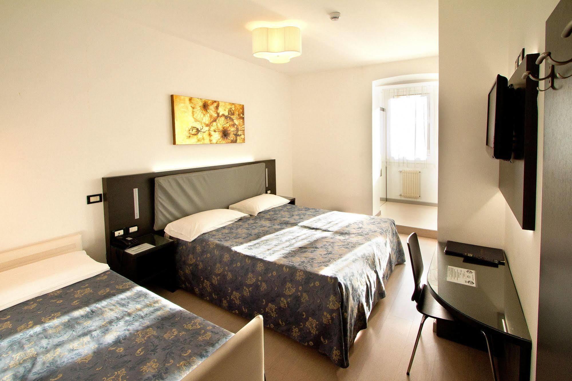 Hotel Roma Trieste Luaran gambar